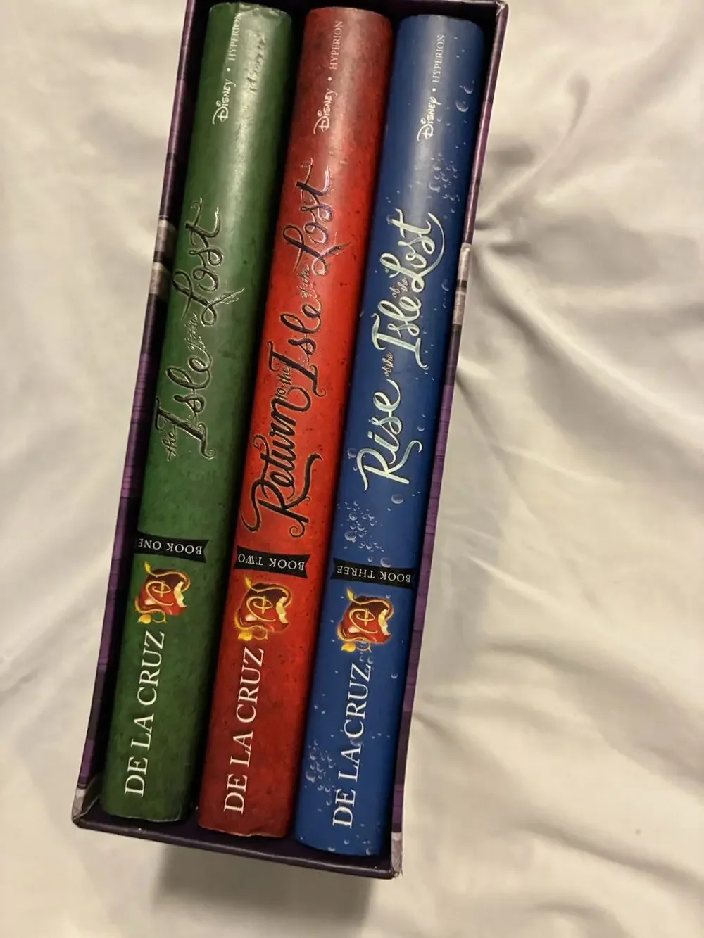 Treasures of the Isle of the Lost 3 book box set Descendents Melissa de la Cruz